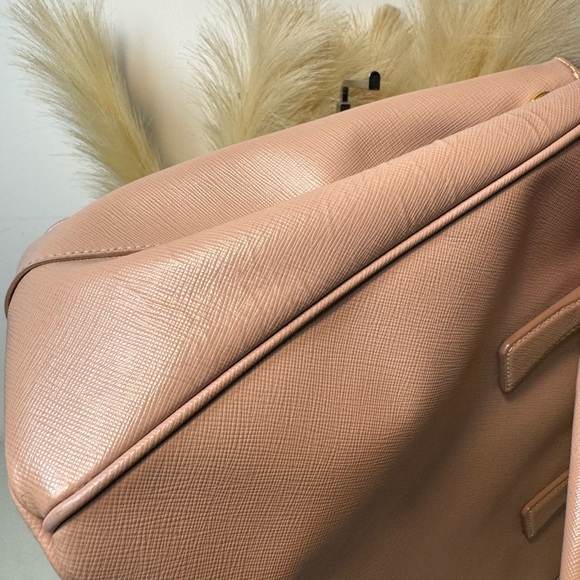 ❤️Prada Galleria Saffiano Leather Bag 2 way  Sacthel❤️ - Picture 8 of 16